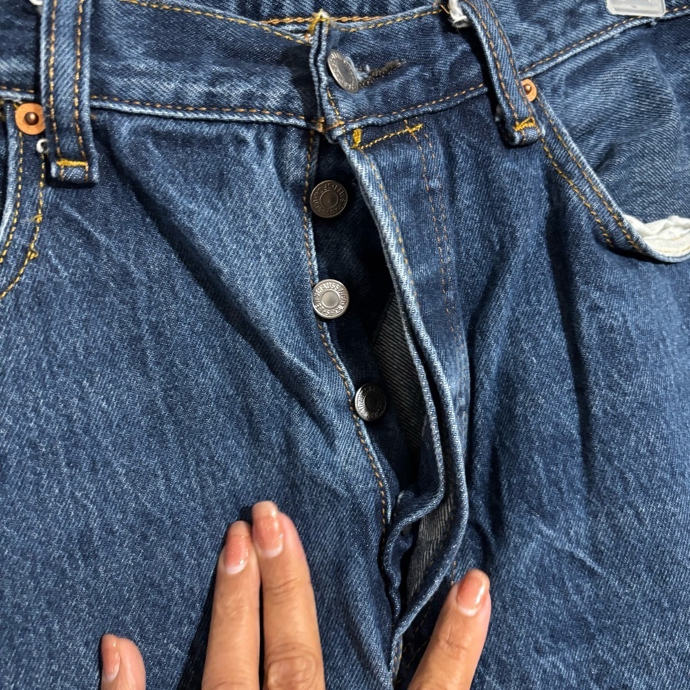 Levi’s 501 100% Cotton Denim Jeans Button Fly Straight Fit Tag 35x33 - Picture 2 of 10